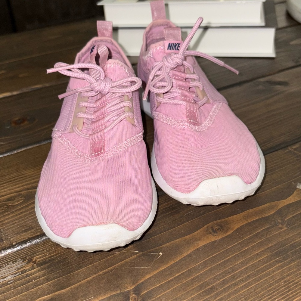 Nike Women's Pink Sneakers - Picture 2 of 3